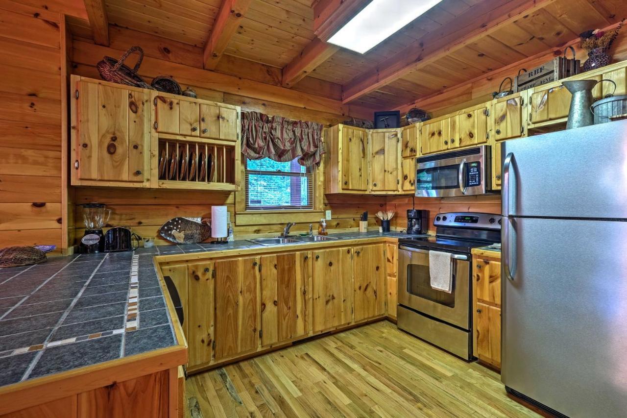 Pigeon Forge Cabin With Hot Tub, Grill And Pool Table! Villa Sevierville Bagian luar foto