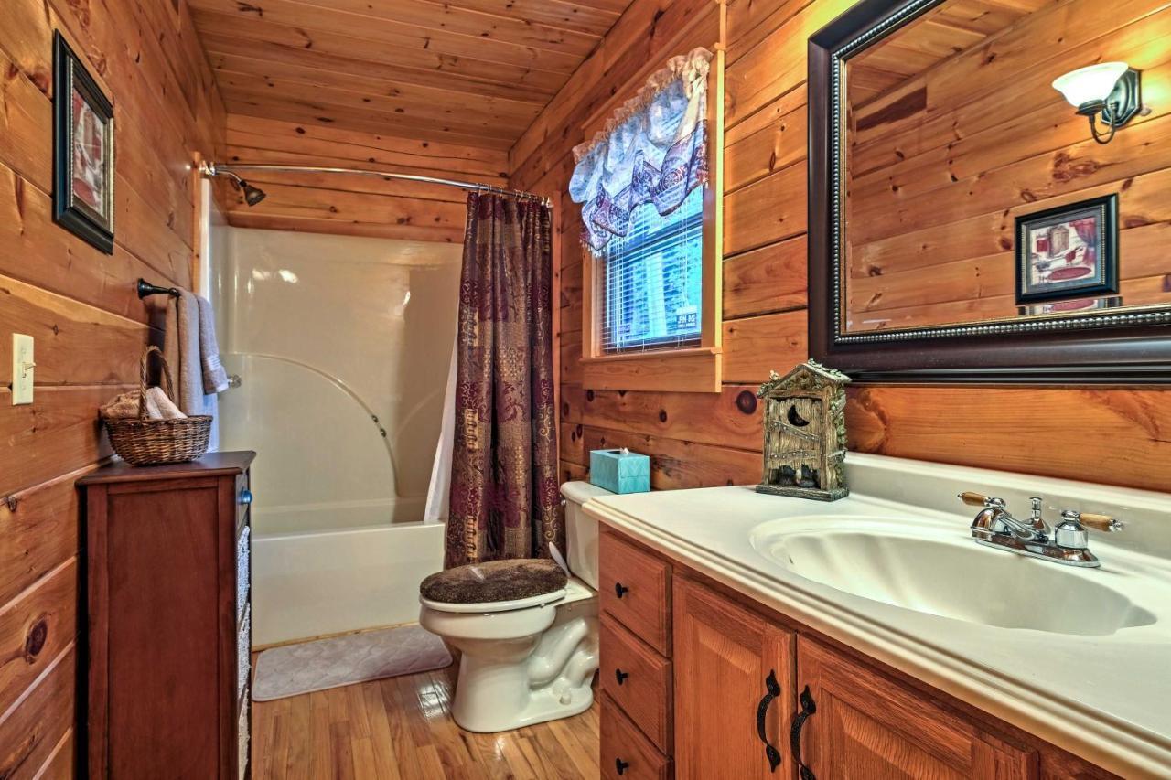Pigeon Forge Cabin With Hot Tub, Grill And Pool Table! Villa Sevierville Bagian luar foto