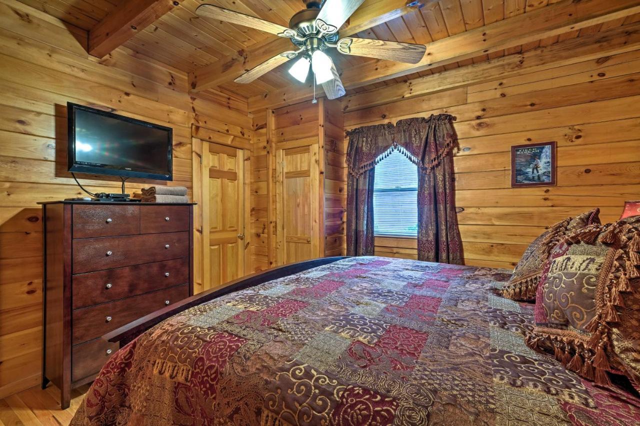 Pigeon Forge Cabin With Hot Tub, Grill And Pool Table! Villa Sevierville Bagian luar foto