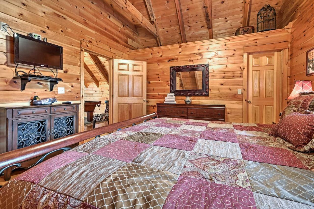 Pigeon Forge Cabin With Hot Tub, Grill And Pool Table! Villa Sevierville Bagian luar foto